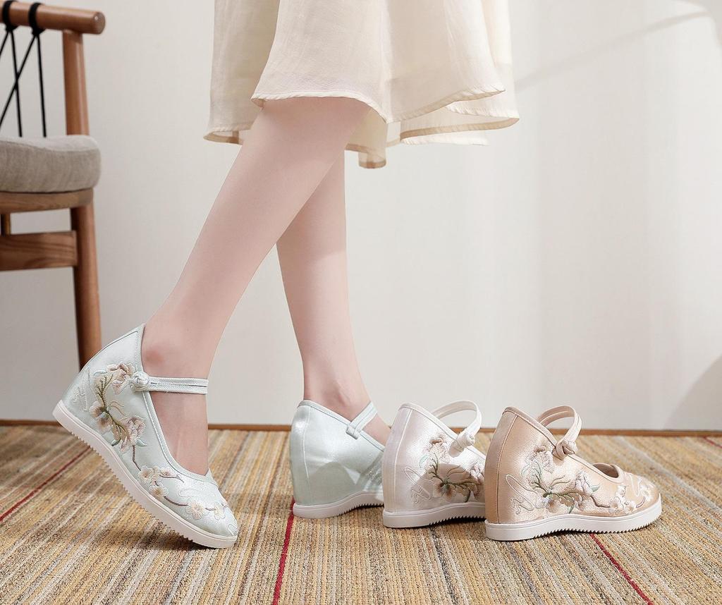 [Jade Butterfly] 2024 Embroidered Women's Round Toe Hanfu High Heels - Old Beijing Style with Inner Heightening and Thick Sole.