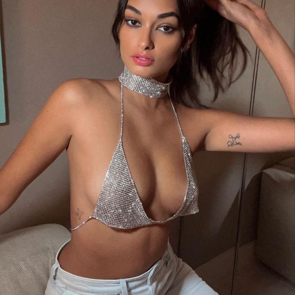 Chaîne de poitrine tendance entièrement pavée de strass et de diamants: Haut sexy à fines bretelles et dos nu pour femmes
