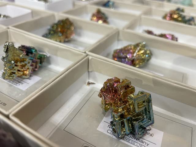 SCIENCE Mini Mineral Specimen Bi Made in in a thumbnail box 4cm "Bismuth (Artificial Crystal) Germany" (approx. square)