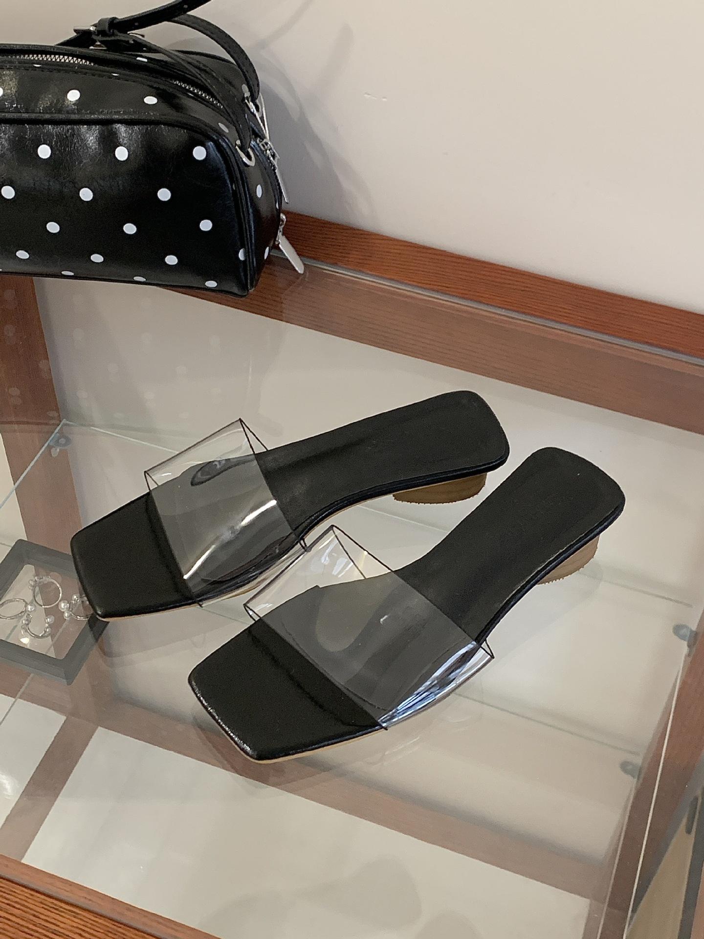 Spring Retro Square Head One-Word Drag Women Wear Versatile Open-Toed Low-Heeled Cool Slippers 35 4730₽