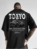Koszulka Unisex z Nadrukiem Samochodu Street Racingowego z Tokio i Współrzędnymi, 100% Bawełna. Świetna na Letnie Streetwear i Miejskie Wyjścia