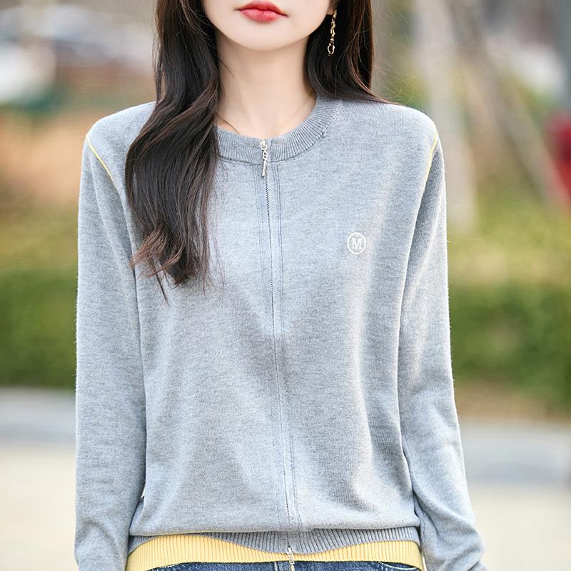 Lekki kardigan damski wykonany w 50% z wełny i w 50% z jedwabiu morwowego – uniwersalny sweter na 4 pory roku zapewniający całoroczny komfort i styl