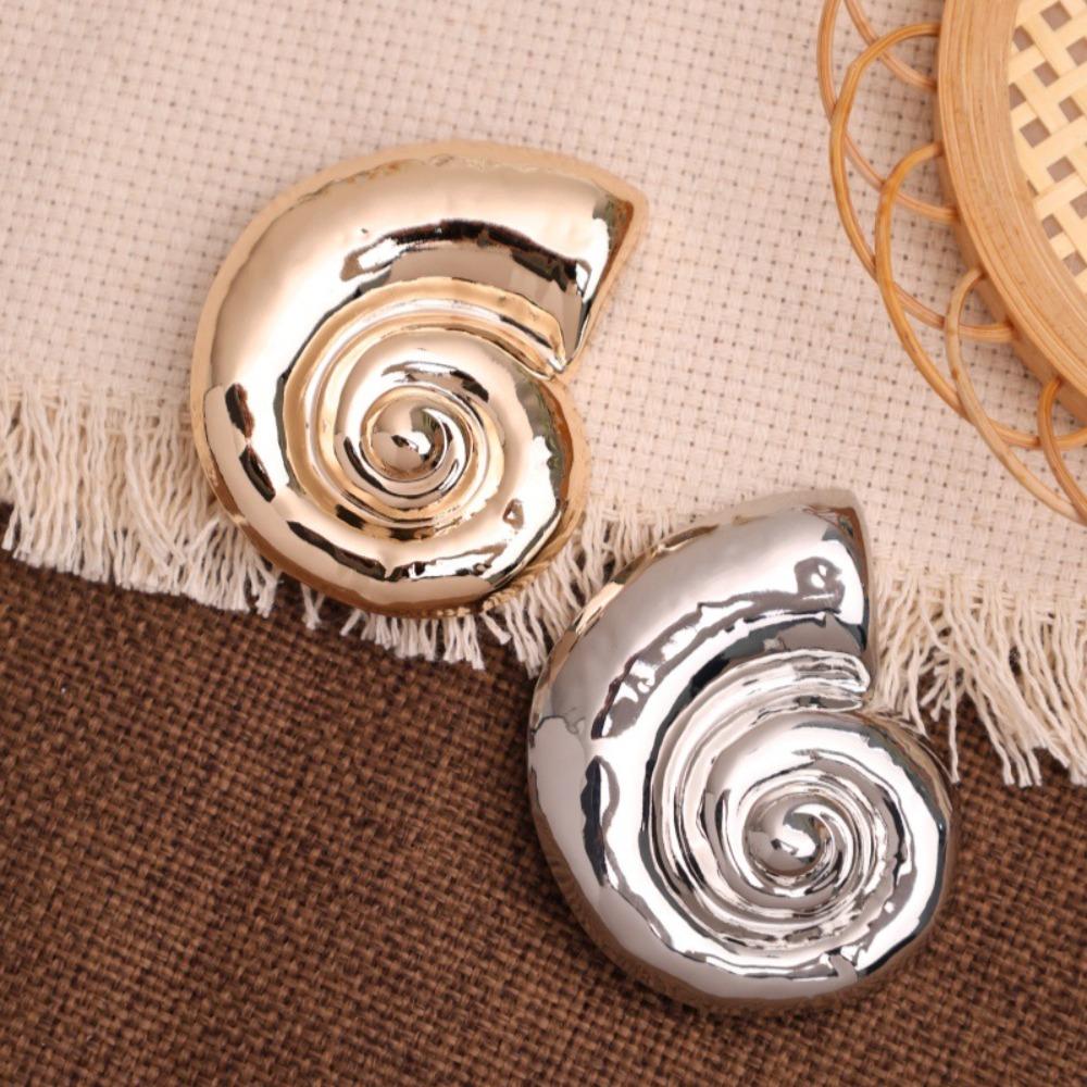 New Trendy Metal Conch Shell Brooch Pins for Women Suit Lapel Pins Exquisite Versatile Accessory Badge Fashion Jewelry