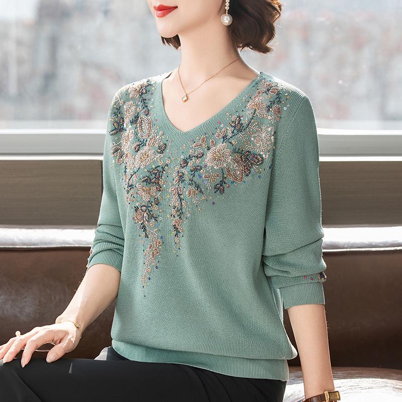 Happy Mother-in-law V-neck Red Knitwear with Handmade Sequin Embroidery - Slimming and Age-Reducing Top for Spring and Autumn