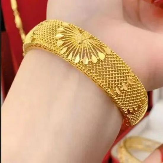 Vietnamese Ethnic Style Gold-Plated Brass Openwork Peacock Bangle