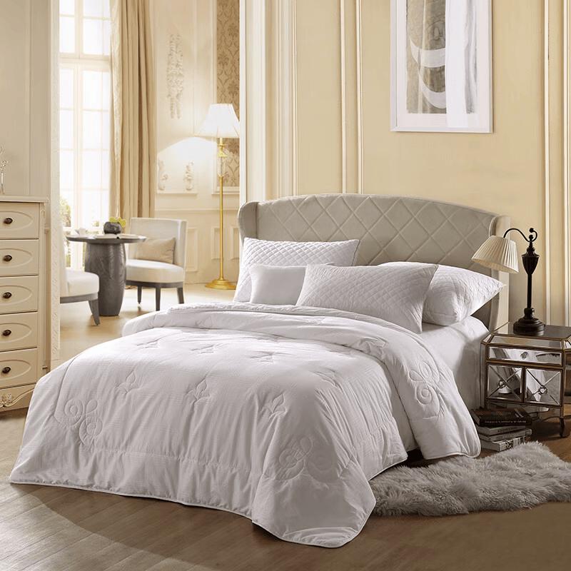 LOVO Jacquard Polyester Blend All-Season Quilt 200x230см