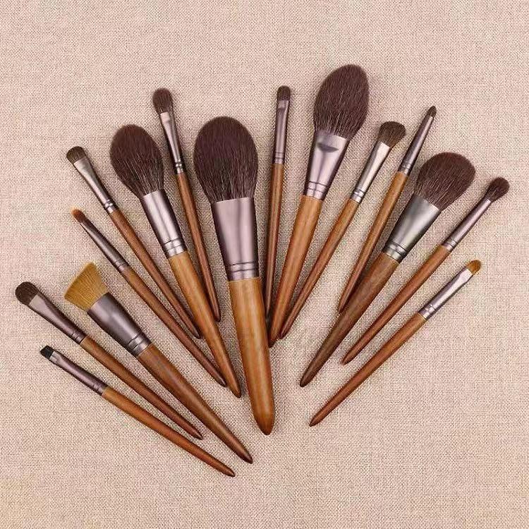 Luxury Animal Hair Makeup Brush with Beechwood Handle - Powder, Blush, Eyeshadow, Detail Brushes