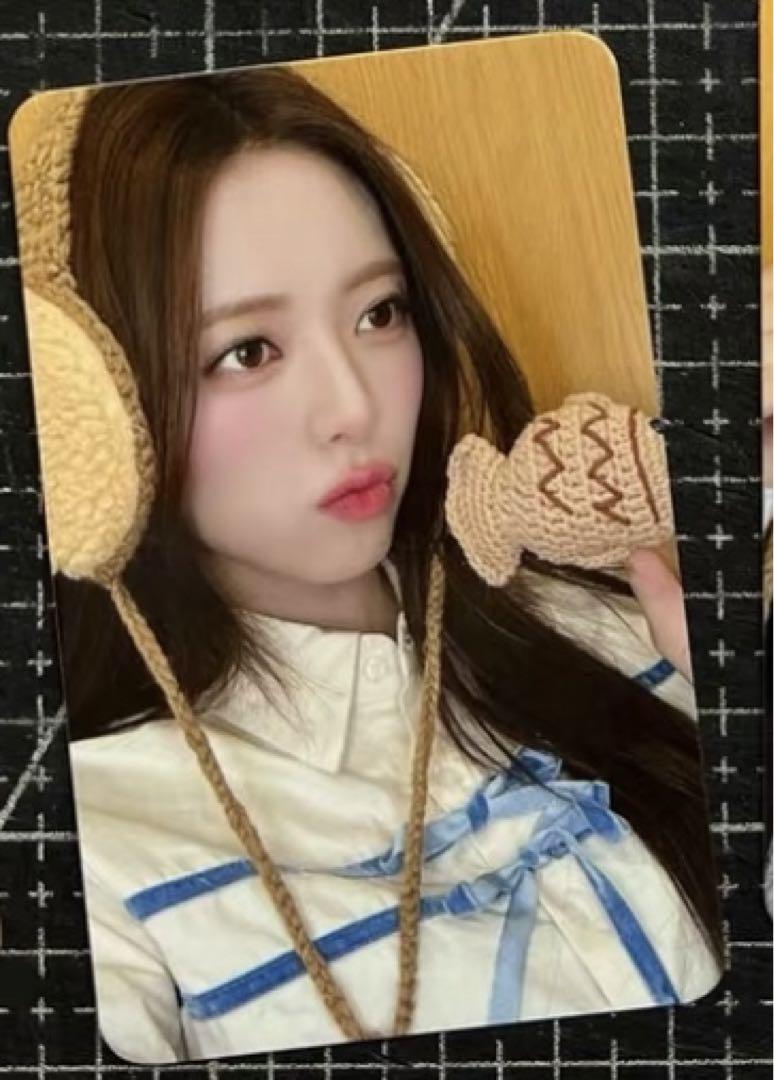 

[USED] itzy GOLD makestar limited edition trading card Yuna