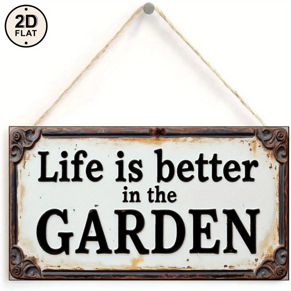 

2D Flat Charming Sign White Stating That Life Is More Enjoyable in The Garden, Perfect for Farmhouse Outdoor Decor, Restaurant Shop Wall Decor, 20*10cm