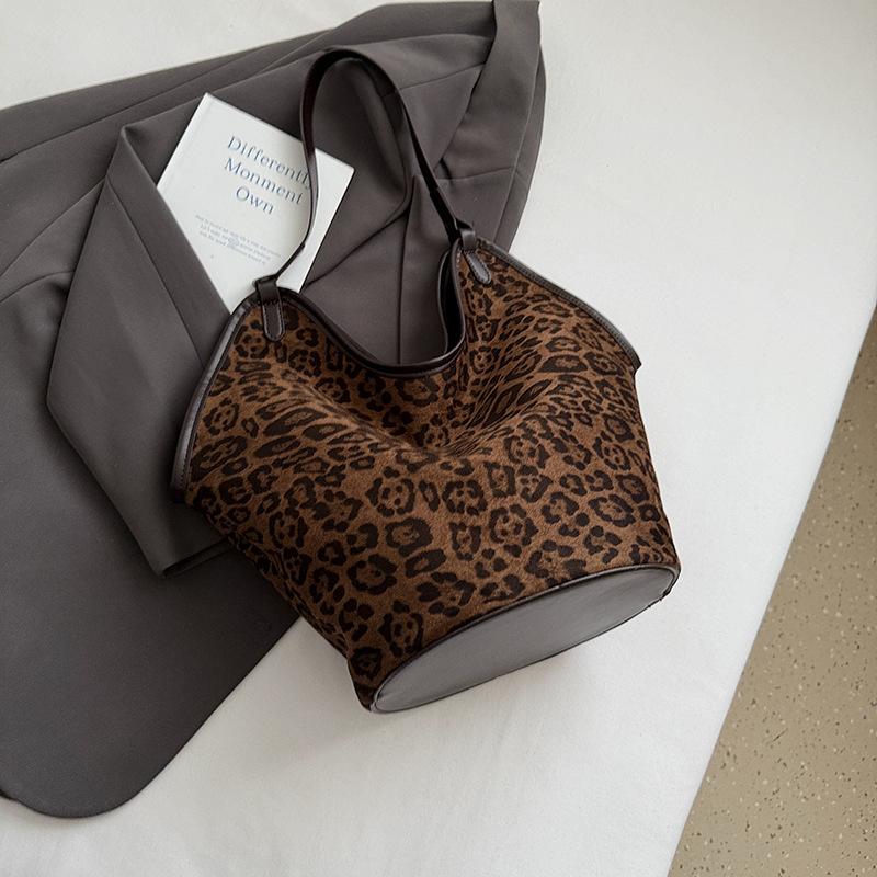 Leopard print tote autumn new women's retro large-capacity shoulder bag commuter bag retro fashion bag