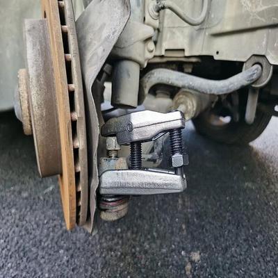 Ball Joint Separator 19mm Adjustable Car Ball Joint Puller Removal Tool Automoitve Steering System Tools Garage Work Hand Tool