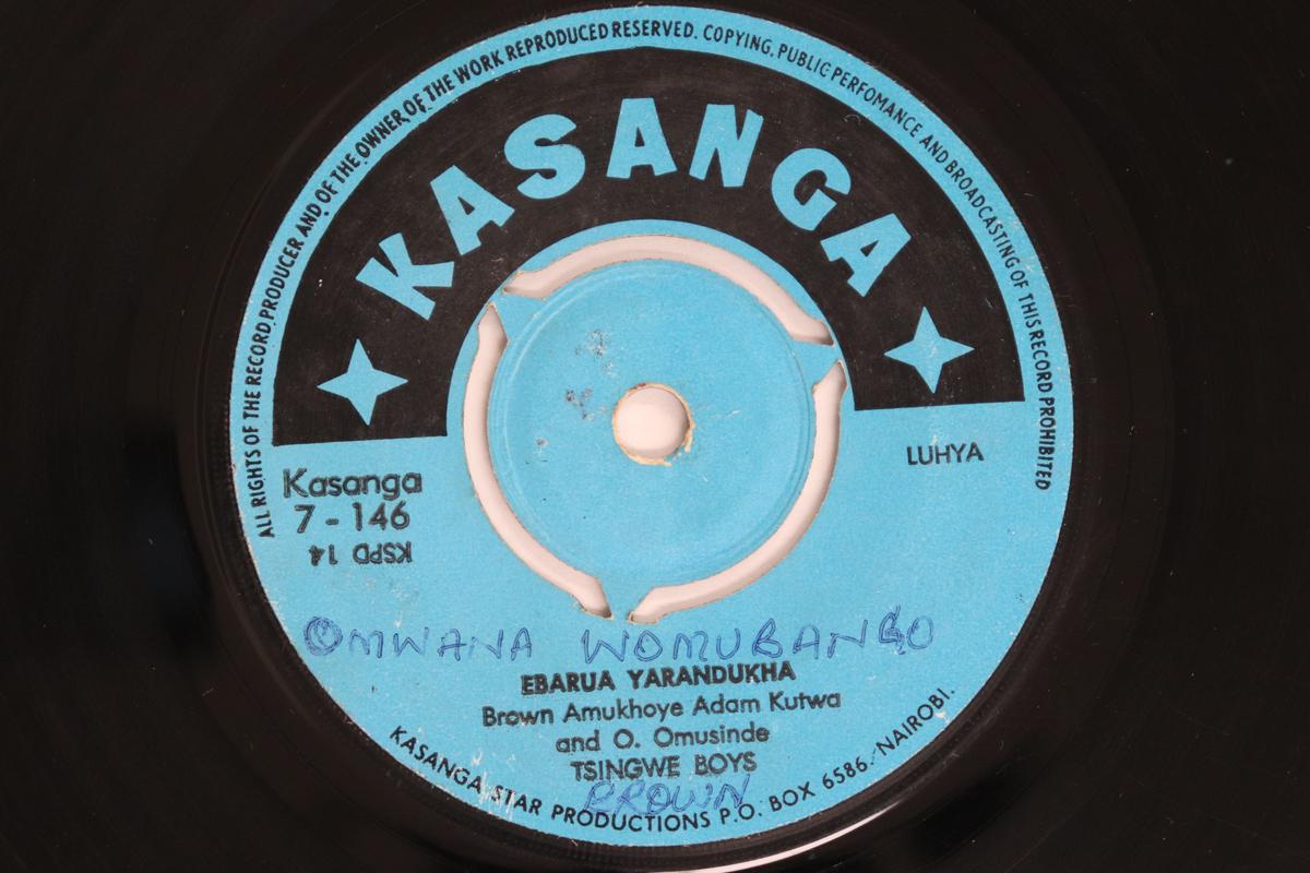 

7-дюймовая пластинка BROWN AMUKHOYE ADAM KUTWA, O. OMUSI - Абалухья Ф.к.. / Ebarua Yarandukha KASANGA7146 KASANGA Кения Мировая музыка Б/У