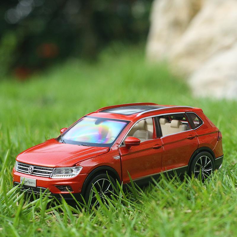 1/32 Volkswagen Tiguan L Alloy Model Toy Car with Pull-Back, Sound, Light, and Six-Doors - Boxed Off-Road Vehicle.