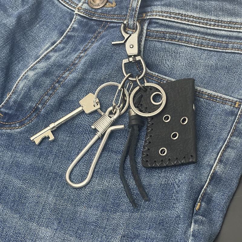 Accesorios de Moda Originales Llavero de Cuero Genuino Decoración para Cinturón de Jeans Colgante Metálico para Mochila Latón Acero Inoxidable