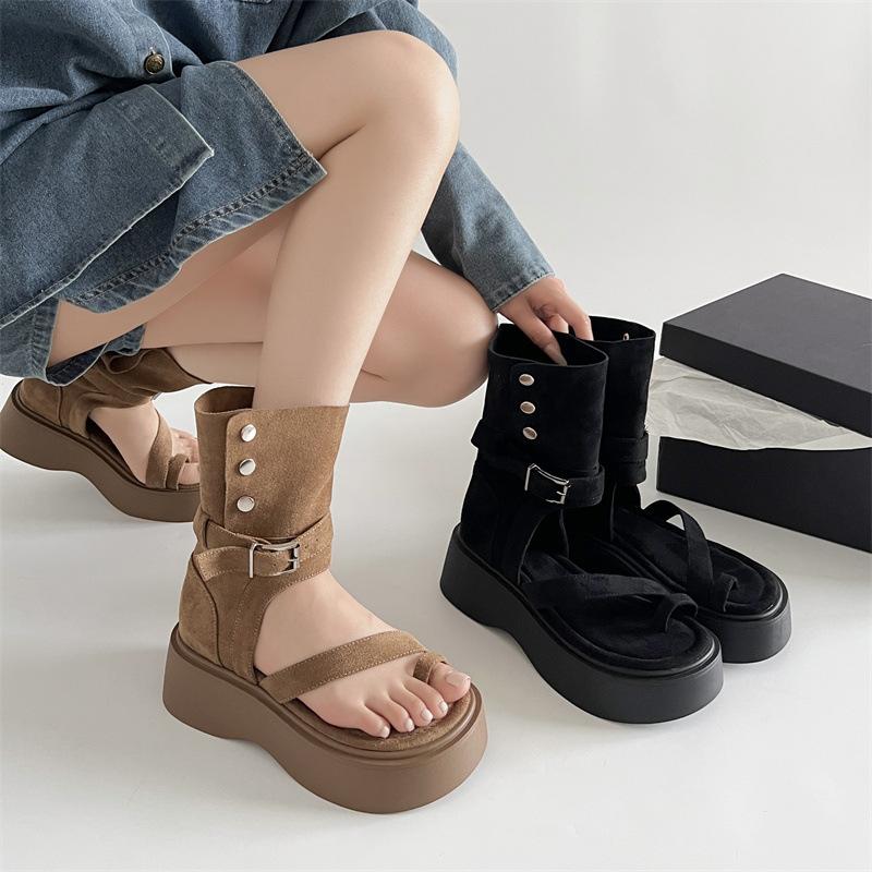 Queen Fan retro thick-soled one-word sandals for women's summer wear 2025 new high-end cover toe heightening cool boots
