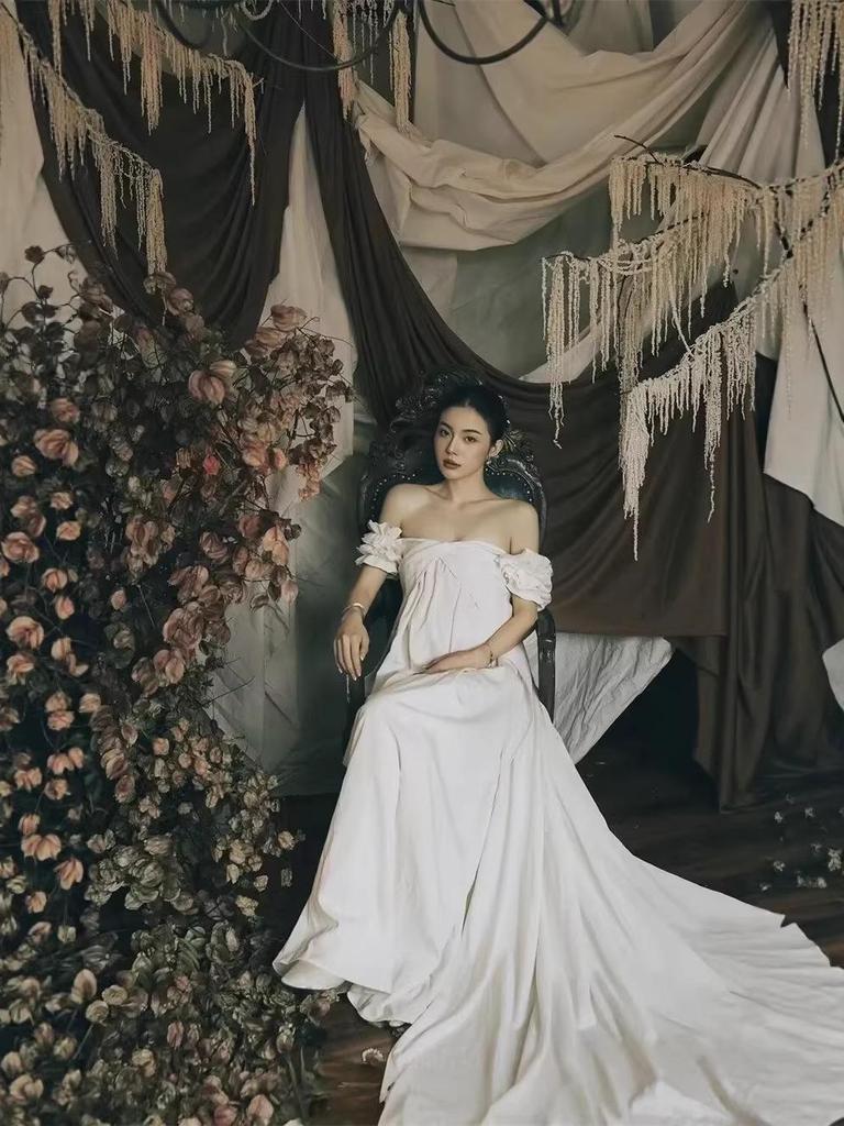 Maternity French White Gown - High-End Retro Oil Painting Style for Photography