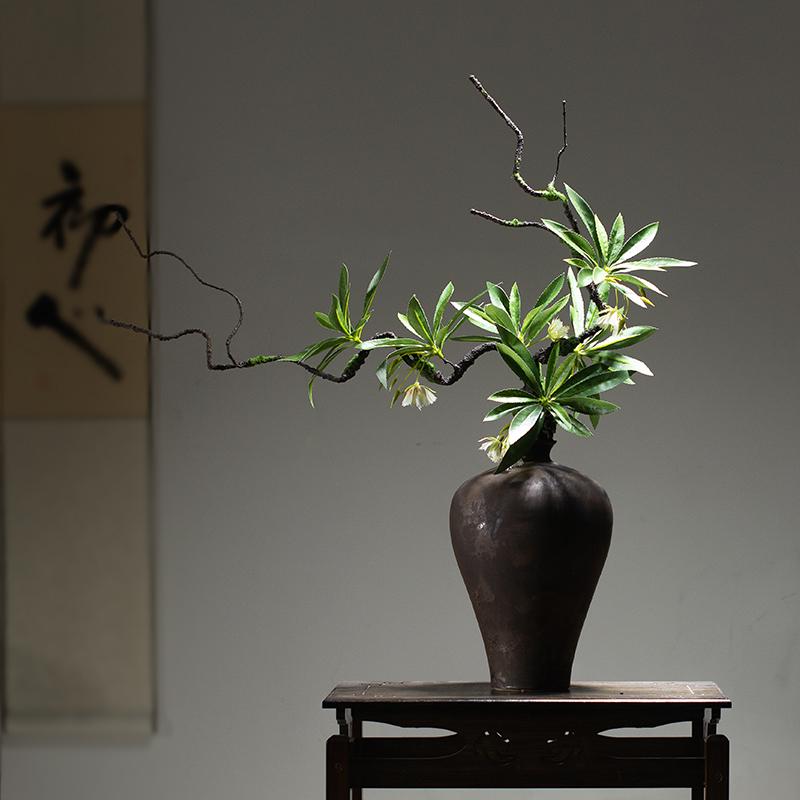 Chinese Antique-Style Ceramic Vase: Wabi-Sabi Japanese Beauty for Home, Living Room, or Hallway
