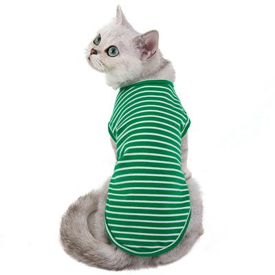 Frühling und Sommer neue Katzenkleidung Hund gestreiftes T-Shirt Schönheit kurze Katzenkleidung Haustier Unterhemd Hersteller Kurzarm
