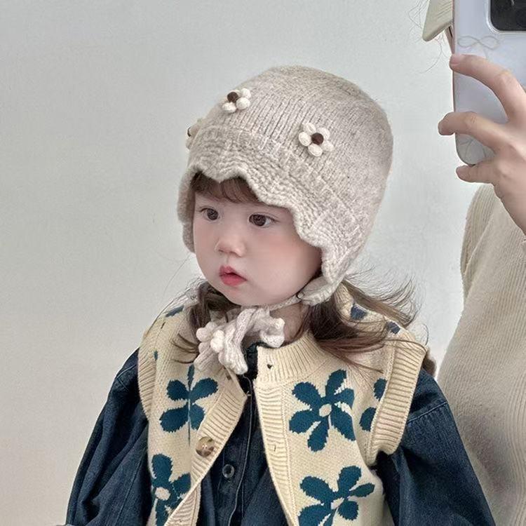 Dziecięca Ciepła Wiatroszczelna Wełniana Czapka z Ochroną Uszu na Jesień i Zimę - Koreański Styl z Kwiatowym Wzorem dla Niemowląt