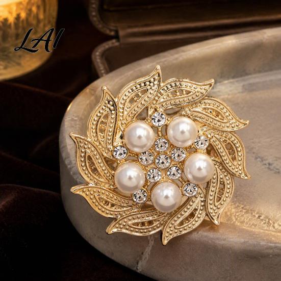 Retro Floral Clothing Accessories Rhinstone Flower Brooch for Women Golden Plated Alloy Oxidation Resistant Pins Lapel Pin Jewelry Wedding
