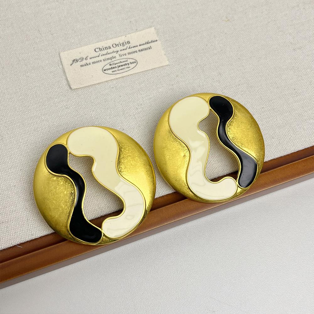 European and American Retro Exaggerated Hand-woven Earrings Exaggerated Personality Fashionable Earrings High-end Temperament Versatile Earrings Women