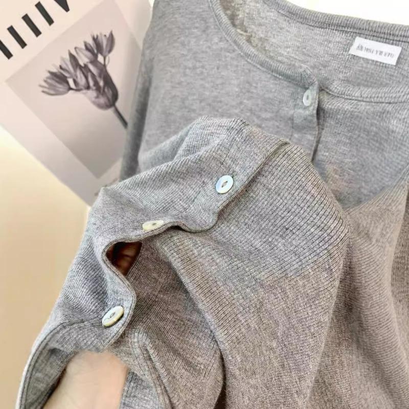 Gentle wind single-row button-up knitted jacket women's spring relaxation versatile short top gray cardigan
