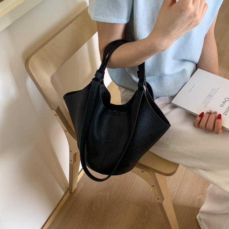 French Style Bucket Bags Women Design Sense Casual Commute One Shoulder Bags Light Luxury Red Bridal Handbags Trend 2026