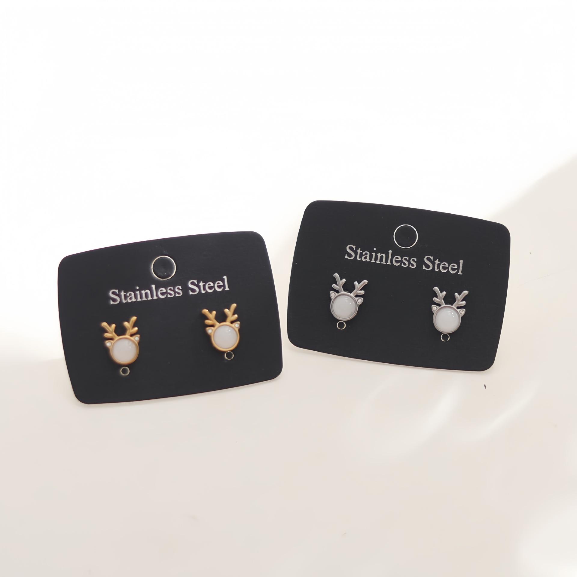 

Elegant Reindeer Titanium Steel Jewelry Set: 18k Gold Necklace & Stud Earrings for Women