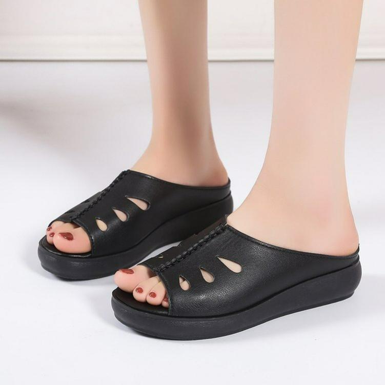 Summer Soft Leather Mother Sandals and Slippers, One-step Mid-heel, Outer Wear, Ladies Slippers, Thick-soled Slope-heeled Beach Slippers