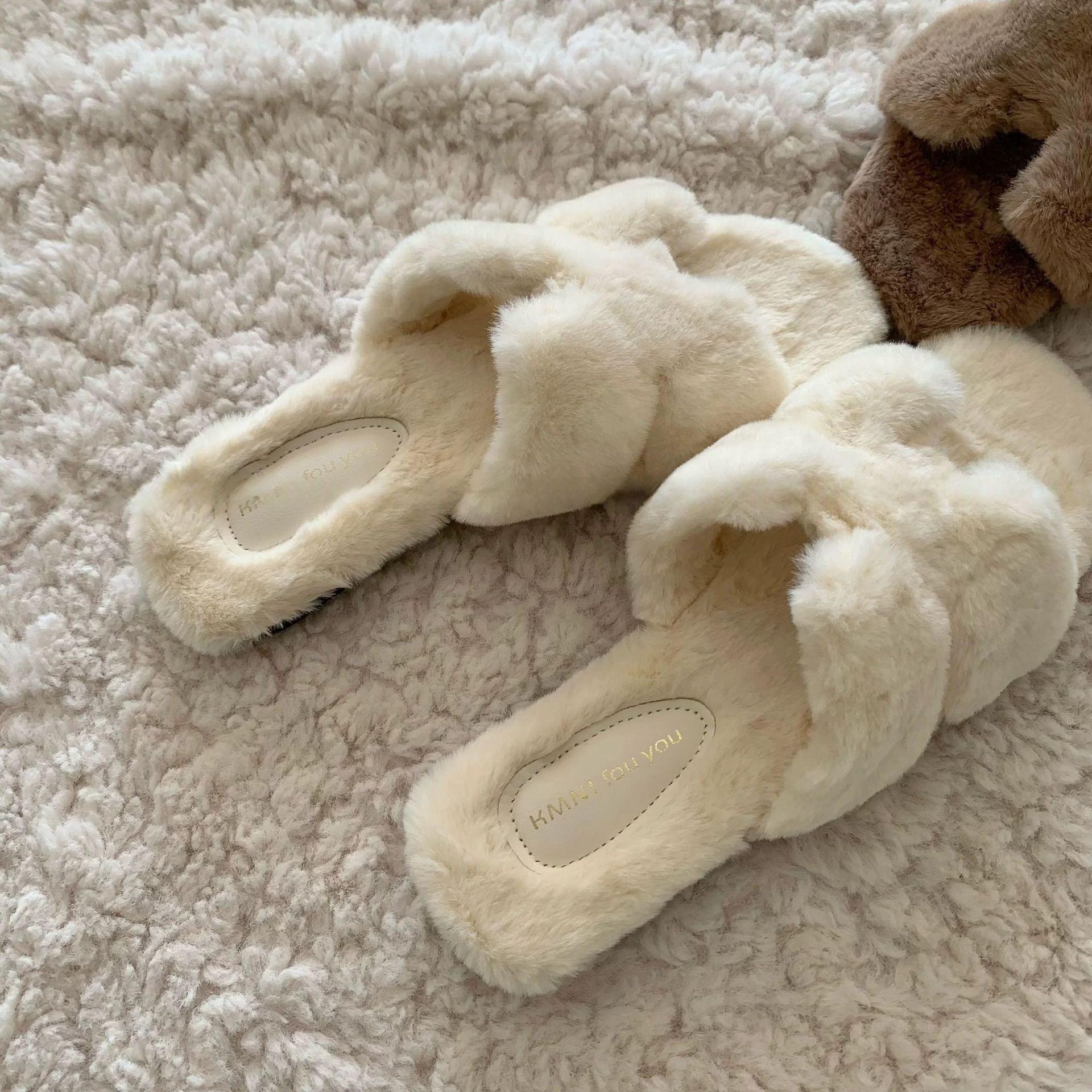 

French thick-bottomed fluffy slippers women s outer wear 2025 new autumn and winter flat-bottomed fluffy lazy one-word cotton slippers 40