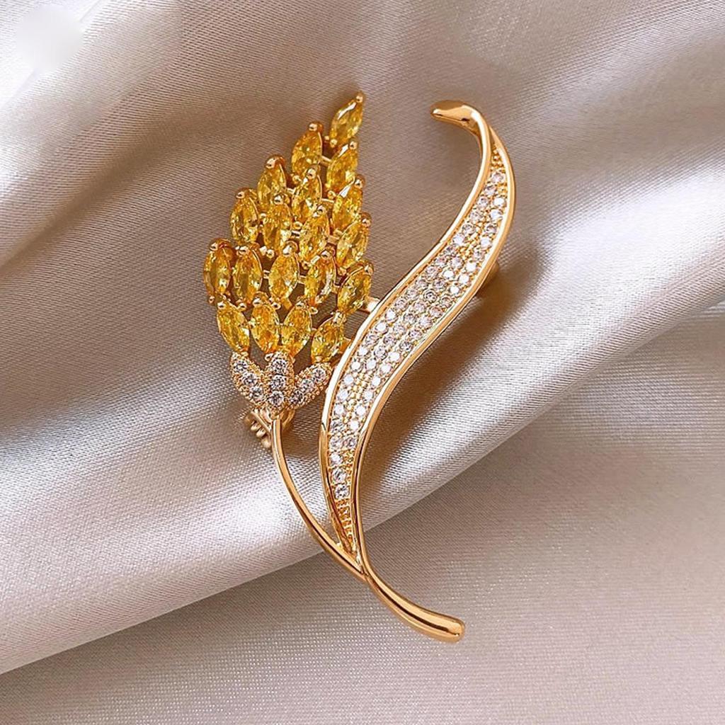 Chic Butterfly Brooch for Women - High-End Fashion Corsage