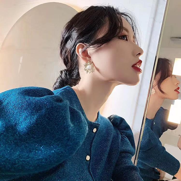 Korean Temperament S925 Silver Irregular Pearl Metal Earrings - Hong Kong Style Jewelry for Women