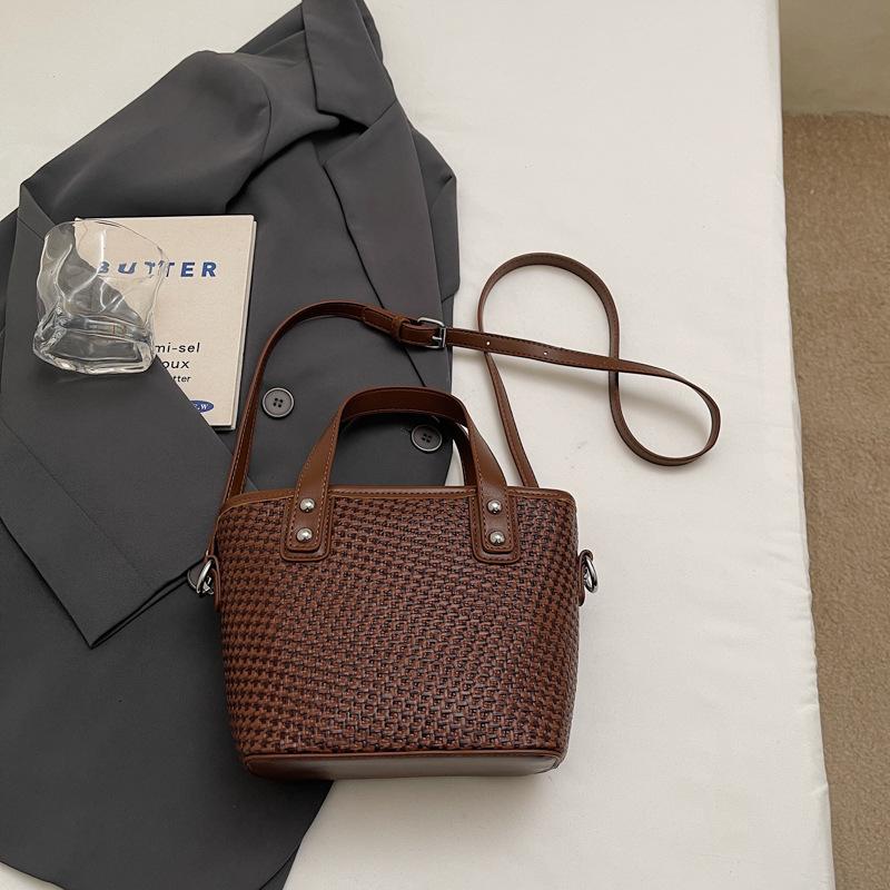 Niche simple personalized handbag bag women s new trendy fashion bucket bag casual shoulder messenger bag