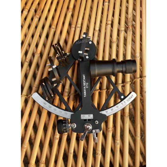 Tamaya Nautical Sextant 1712 I s dřevěnou krabičkou I Black Vintage Navigation Working Sextant I Masivní mosazný a hliníkový sextant, námořnické dárky