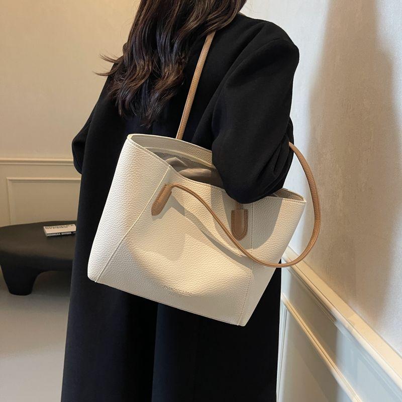 Einfache Große Damenhandtasche Herbst Winter Vintage Vielseitige Schultertasche Große Kapazität Pendler Tragetasche