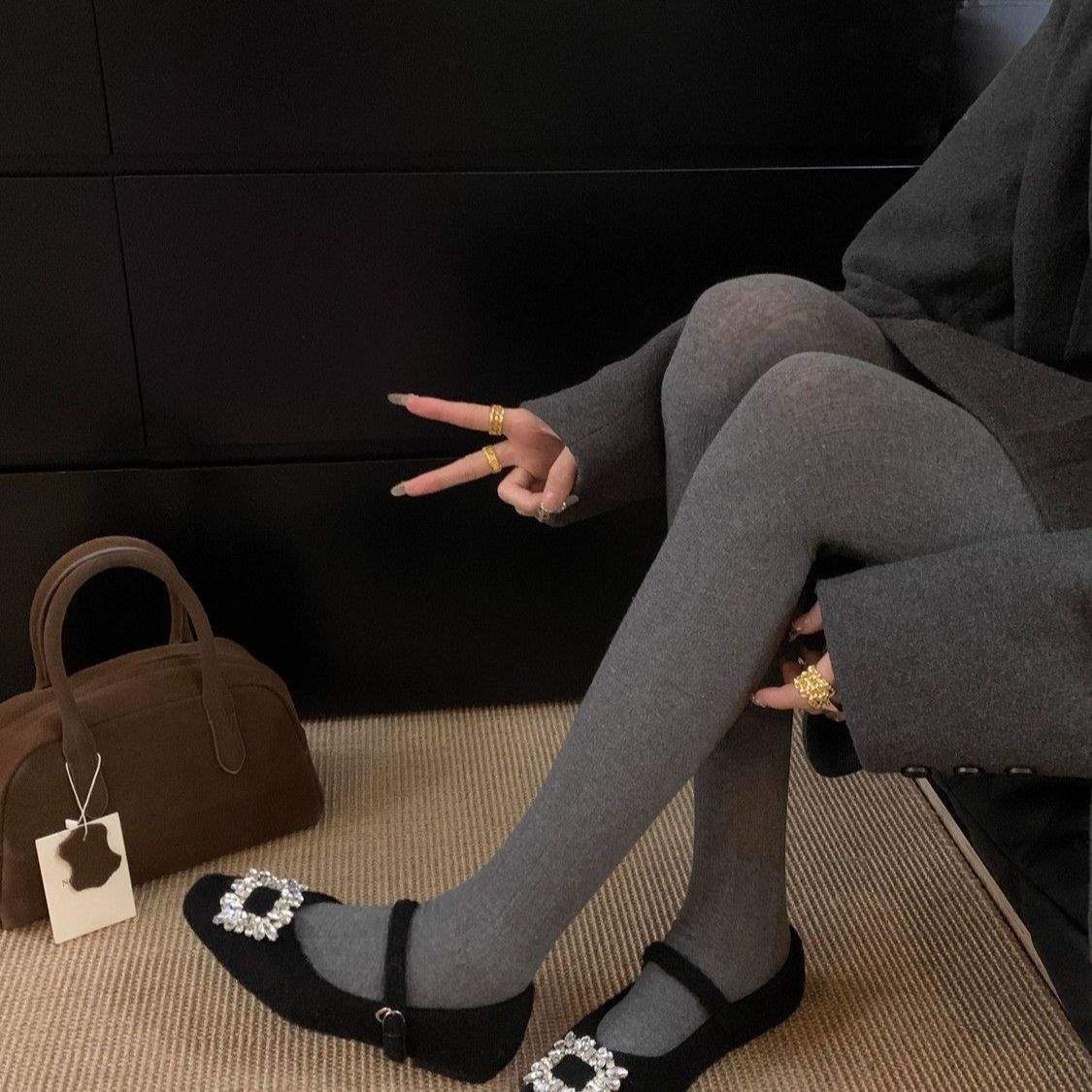 

Grey rhinestone flat-bottomed Mary Jane shoes for women s winter wear, new Korean version of square-headed woolen single shoes, velvet t 40 чёрный