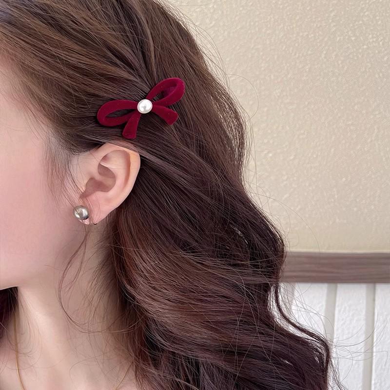 2023 Weihnachts-Perlhaarspange: Süße weinrote Schleife für Pony & Seiten