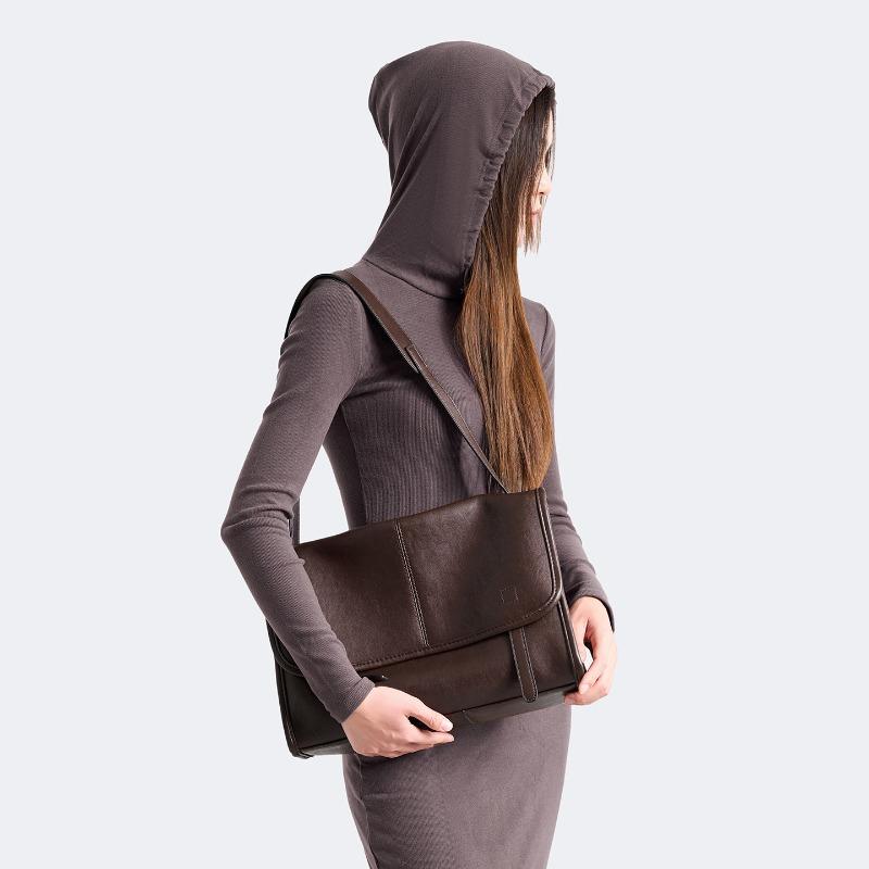 Small-scale, High-end Vintage Messenger Bag for Business and Casual Wear, Single-shoulder Cross-body Briefcase