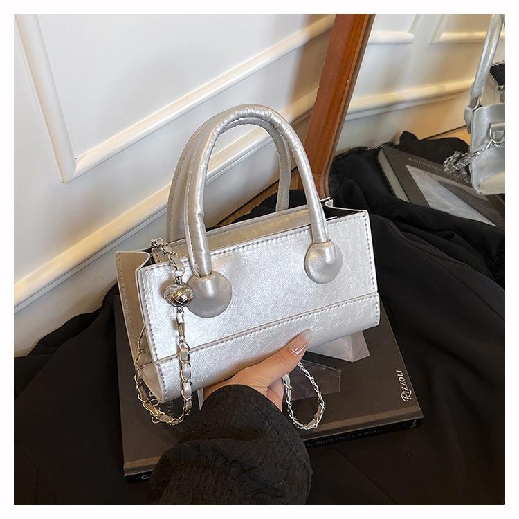 Leisure 2025 new large-capacity fashionable casual messenger portable small square bag