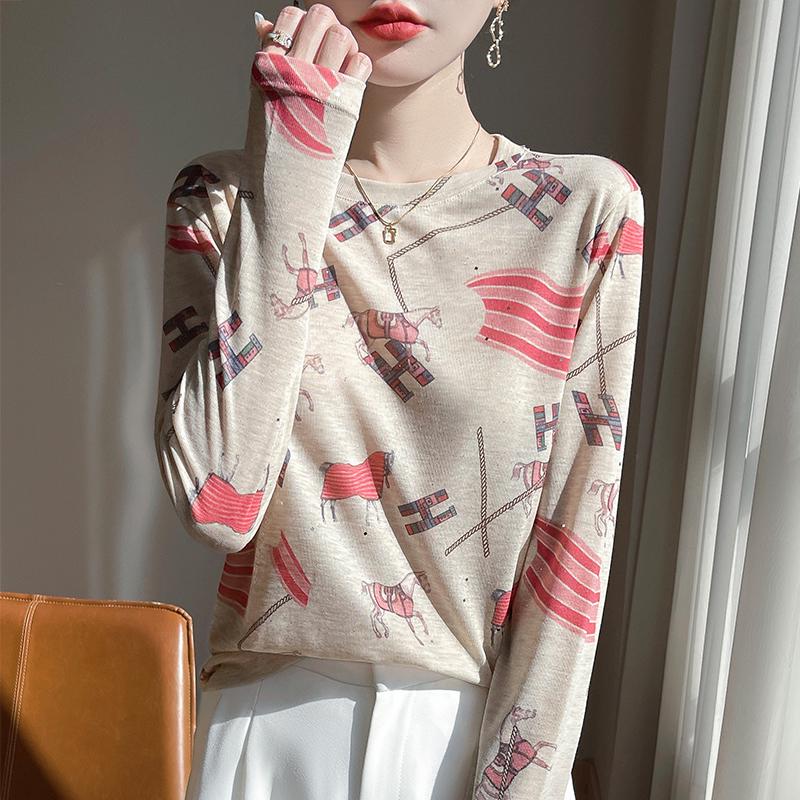 

2025 Women s Tie-Dye Gradient Round Neck Lyocell Knit Sweater M (90-115 jin)