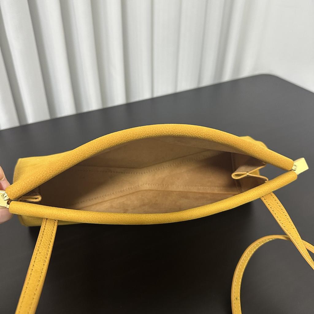 French niche design minimalist style cowhide shoulder armpit bag commuting simple fashion versatile women's fashion baguette bag