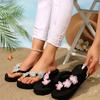 Mode Neuer Stil Blume Dekor Keil Zehentrenner Damen Sommer Dicke Sohle Clip Zehen Hausschuhe Frau Outdoor Strand Gewichtslos Pantoletten Mujer