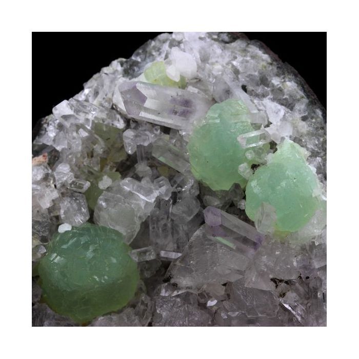 Pierres et Minéraux. Prehnite, Calcite, Quartz. 1369.5 ct. Goboboseb Mts, Brandberg, Namibie.