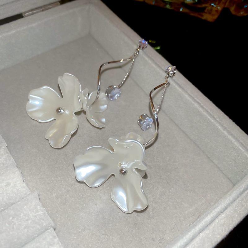 Silver Needle Zircon Pearl Flower Fringed Earrings Light Luxury High-end Stud Earrings Retro Niche Design Temperament Earrings Women