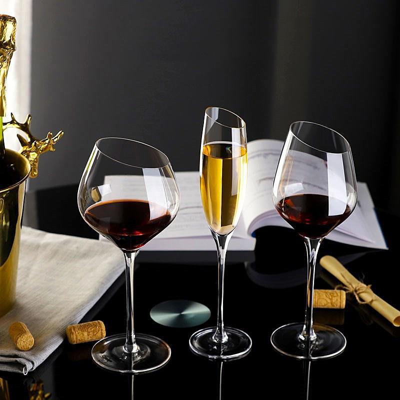Calice da vino in cristallo stile europeo con accento in noce