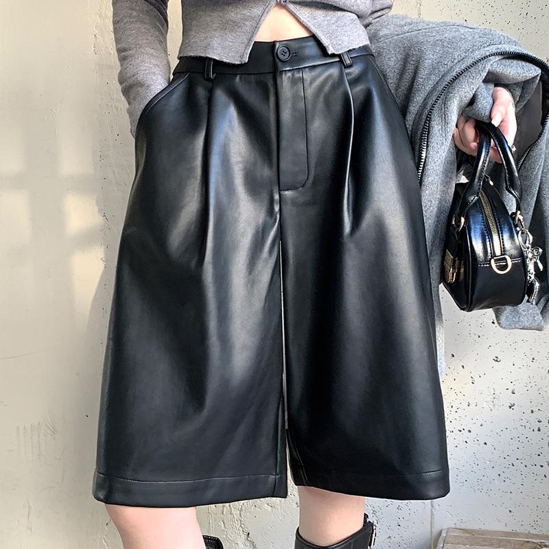 Autumn and Winter High Waist PU Leather Shorts Women Street Solid  Loose Casual Women's Wide Leg Shorts Fashion Slim Black Simple Short Pants 25931