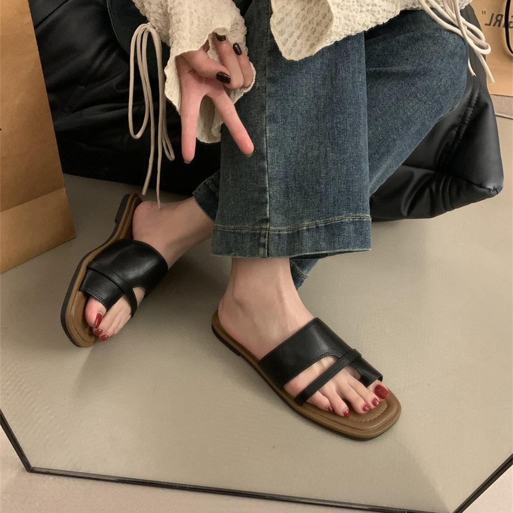Korean Version of Retro Flat-bottomed Toe Slippers Women's Outer Wear 2025 Summer New Niche Fashion Commuter Open-toed Sandals
