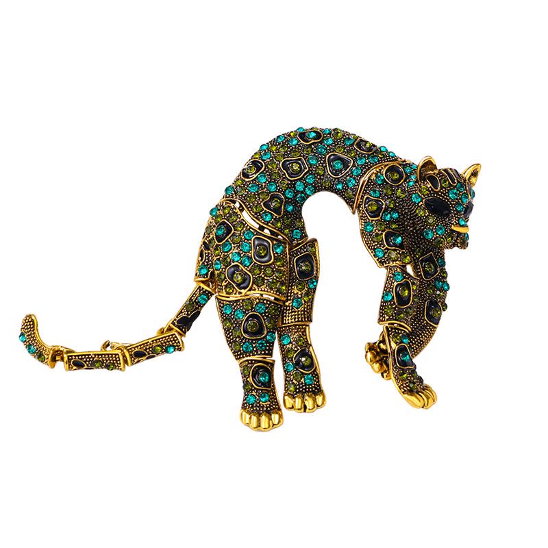 Retro Leopard Brooch for Men: Full Diamond Pin with European and American Flair