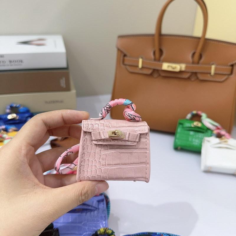Mini Kelly bag pendant, crocodile pattern leather, cute miniature bag pendant, high-end car keychain, car pendant.
