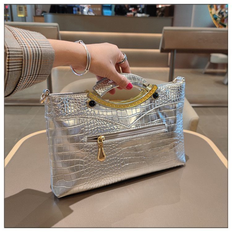 New Underarm Commuter Leather Handbag with Stylish Texture and Chain Shoulder Bag for Women